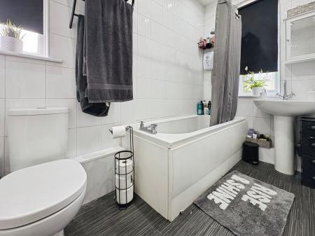 2 bedroom Flat for sale in Whickham View, Denton Burn, Newcastle upon Tyne, NE15