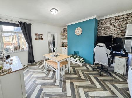 2 bedroom Flat for sale in Whickham View, Denton Burn, Newcastle upon Tyne, NE15
