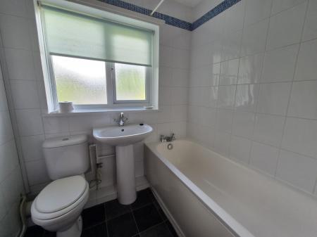 2 bedroom Flat to let in Longwood Close, Sunniside, Gateshead, NE16