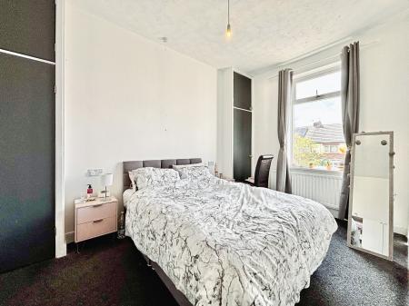 2 bedroom Flat for sale in Lansdowne Road, Forest Hall, Newcastle upon Tyne, NE12