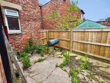3 bedroom Flat for sale in Whitefield Terrace, Heaton, Newcastle upon Tyne, NE6