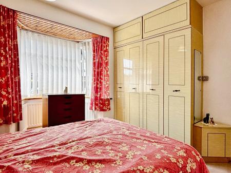 2 bedroom Semi-detached bungalow for sale in Debdon Gardens, Heaton, Newcastle upon Tyne, NE6