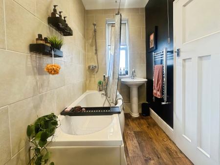 2 bedroom Flat for sale in Whickham View, Denton Burn, Newcastle upon Tyne, NE15