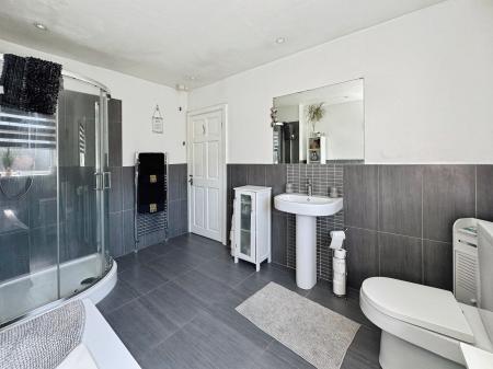 2 bedroom Terraced House for sale in The Quadrant, North Shields, North Shields, NE29