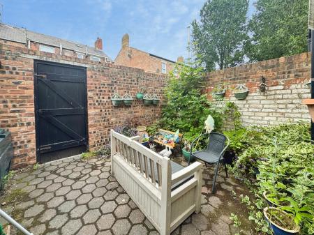 2 bedroom Terraced House for sale in Springfield, North Shields, North Shields, NE29