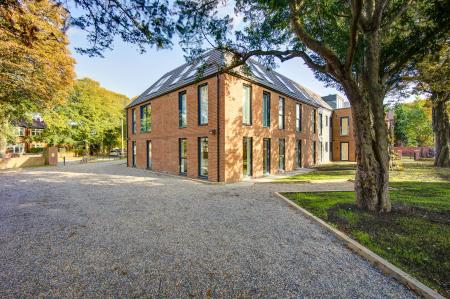 2 bedroom Flat for sale in Towers Avenue, Jesmond, Newcastle upon Tyne, NE2
