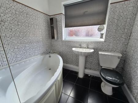 2 bedroom Flat to let in Ruby Street, Houghton Le Spring, DH4