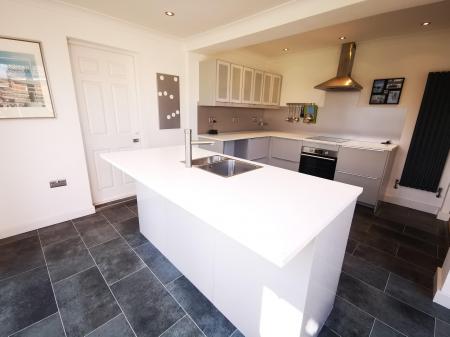 3 bedroom Semi-detached house to let in Dawlish Place, Newcastle upon Tyne, NE5