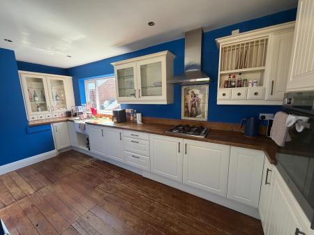 3 bedroom Flat to let in Maureen Terrace, Seaham, SR7