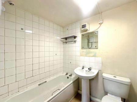 1 bedroom Flat for sale in Chesters Court, Longbenton, Newcastle upon Tyne, NE12