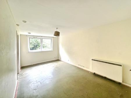 1 bedroom Flat for sale in Chesters Court, Longbenton, Newcastle upon Tyne, NE12
