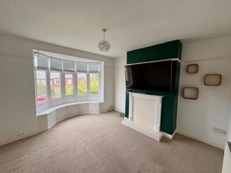 2 bedroom Flat to let in Ovington Grove, Fenham, Newcastle upon Tyne, NE5