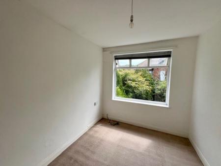 2 bedroom Flat to let in Ovington Grove, Fenham, Newcastle upon Tyne, NE5