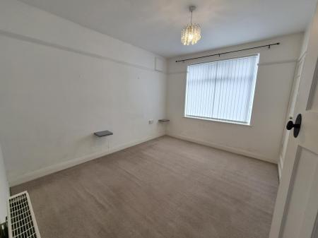 2 bedroom Flat to let in Ovington Grove, Fenham, Newcastle upon Tyne, NE5