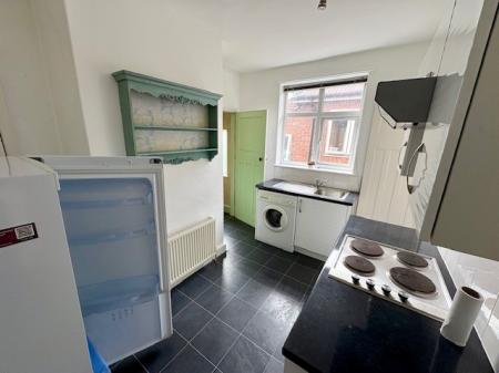 2 bedroom Flat to let in Ovington Grove, Fenham, Newcastle upon Tyne, NE5