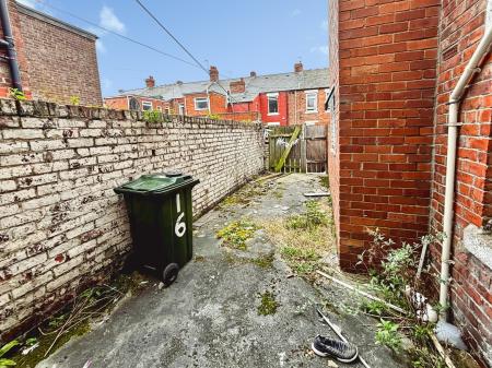 2 bedroom Flat for sale in Albert Avenue, Wallsend, Newcastle upon Tyne, NE28