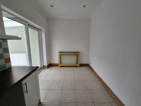 3 bedroom Flat to let in Rogerson Terrace, Westerhope, Newcastle upon Tyne, NE5