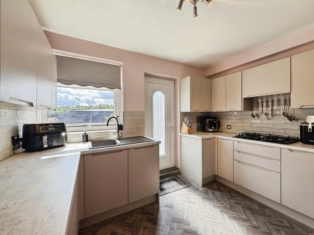 2 bedroom Flat for sale in Silver Lonnen, Fenham, Newcastle upon Tyne, NE5
