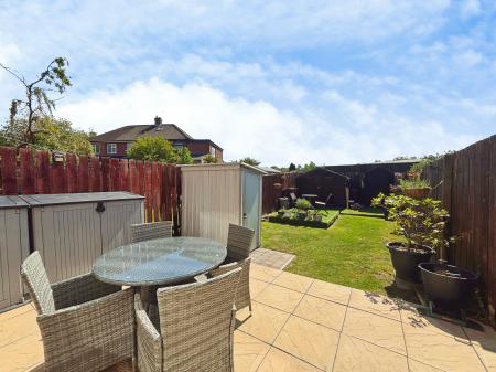 2 bedroom Flat for sale in Silver Lonnen, Fenham, Newcastle upon Tyne, NE5