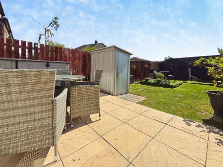2 bedroom Flat for sale in Silver Lonnen, Fenham, Newcastle upon Tyne, NE5