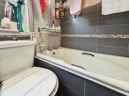 2 bedroom Flat for sale in Brancepeth Avenue, Elswick, Newcastle upon Tyne, NE4