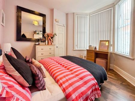3 bedroom Flat for sale in Addycombe Terrace, Heaton, Newcastle upon Tyne, NE6