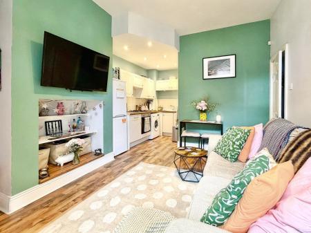 3 bedroom Flat for sale in Addycombe Terrace, Heaton, Newcastle upon Tyne, NE6