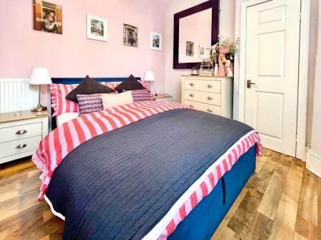 3 bedroom Flat for sale in Addycombe Terrace, Heaton, Newcastle upon Tyne, NE6
