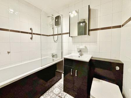 2 bedroom Flat for sale in Norwood Court Thornhill Road, Benton, Newcastle upon Tyne, NE12