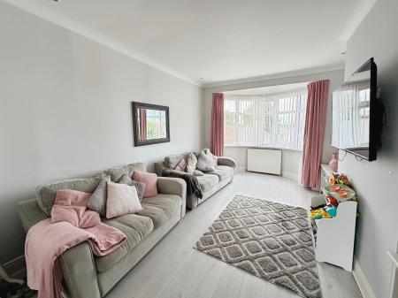 2 bedroom Flat for sale in Ovington Grove, Fenham, Newcastle upon Tyne, NE5