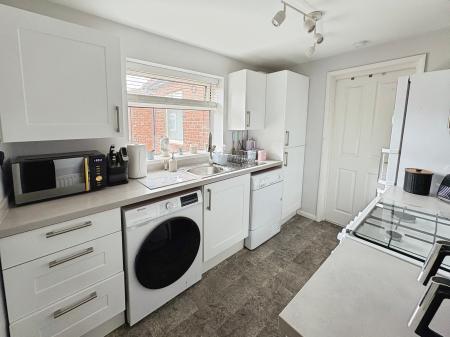 2 bedroom Flat for sale in Ovington Grove, Fenham, Newcastle upon Tyne, NE5