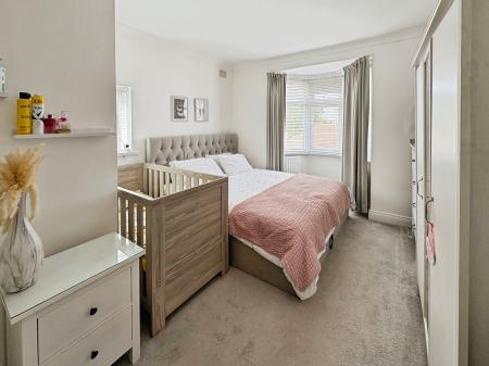 2 bedroom Flat for sale in Ovington Grove, Fenham, Newcastle upon Tyne, NE5