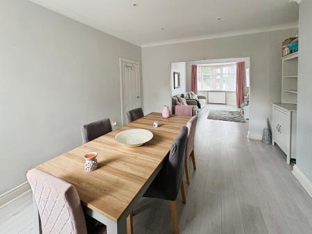 2 bedroom Flat for sale in Ovington Grove, Fenham, Newcastle upon Tyne, NE5