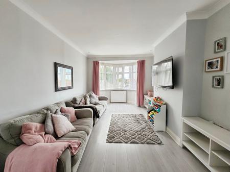 2 bedroom Flat for sale in Ovington Grove, Fenham, Newcastle upon Tyne, NE5