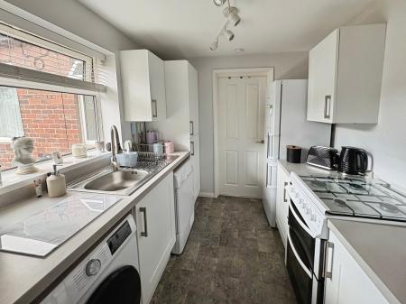 2 bedroom Flat for sale in Ovington Grove, Fenham, Newcastle upon Tyne, NE5