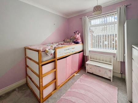 2 bedroom Flat for sale in Ovington Grove, Fenham, Newcastle upon Tyne, NE5