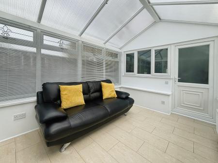 2 bedroom Semi-detached house for sale in Seaton Close, Wardley, Gateshead, NE10