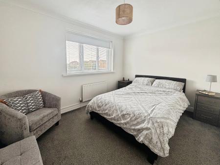 2 bedroom Semi-detached house for sale in Seaton Close, Wardley, Gateshead, NE10