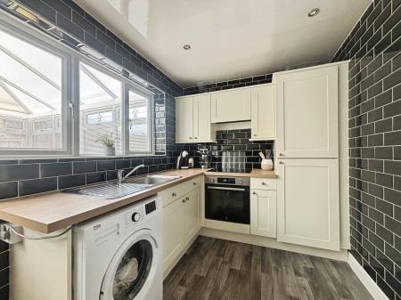 2 bedroom Semi-detached house for sale in Seaton Close, Wardley, Gateshead, NE10