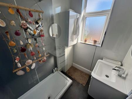 2 bedroom Flat to let in Thorncliffe Place, North Shields, NE29