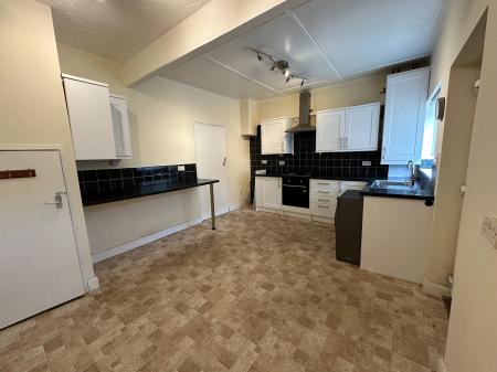 2 bedroom Flat to let in School Terrace, Stanley, DH9