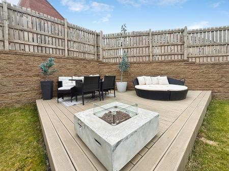 2 bedroom Semi-detached house for sale in Chapel Rigg Drive, Scotswood, Newcastle upon Tyne, NE15