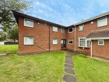 2 bedroom Flat for sale in Queens Court, Dunston, Gateshead, NE8