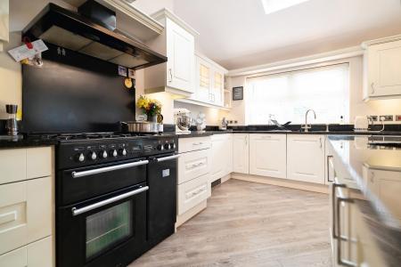 5 bedroom Detached house for sale in Settlingstone Close, Haydon Grange, Newcastle upon Tyne, NE7