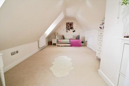 5 bedroom Detached house for sale in Settlingstone Close, Haydon Grange, Newcastle upon Tyne, NE7