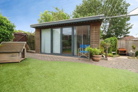 5 bedroom Detached house for sale in Settlingstone Close, Haydon Grange, Newcastle upon Tyne, NE7