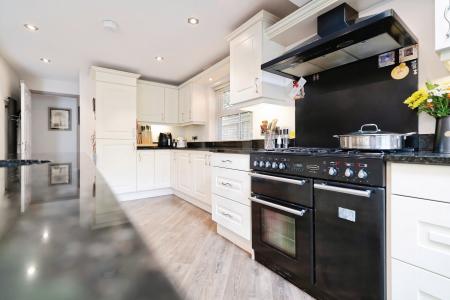 5 bedroom Detached house for sale in Settlingstone Close, Haydon Grange, Newcastle upon Tyne, NE7
