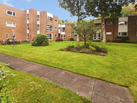 2 bedroom Flat for sale in Eastwood Court, Benton, Newcastle upon Tyne, NE12
