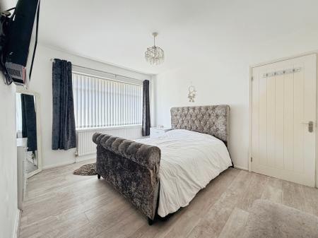 3 bedroom Semi-detached house for sale in Southmead Avenue, Blakelaw, Newcastle upon Tyne, NE5