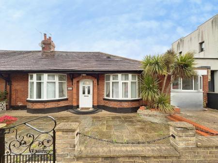 2 bedroom Semi-detached bungalow for sale in West Road, Fenham, Newcastle upon Tyne, NE4